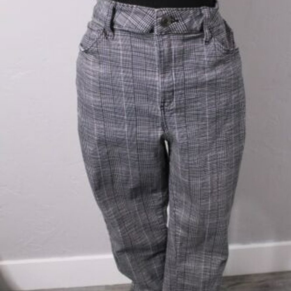 SO High Rise Jegging‎ Size 15/33W Black And White Plaid Check Slimming Juniors